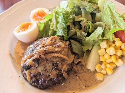 <ロイヤルホスト>煮込み黒×黒ハンバーグランチ 南林間駅周辺のファミリーレストラン--ロイヤルホスト 南林間店