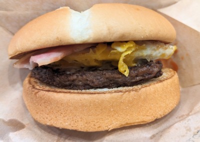 <ウェンディーズ・ファーストキッチン>Jr.ベーコンエッグバーガー 用賀駅周辺のハンバーガー--ウェンディーズ・ファーストキッチン 用賀店