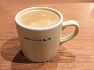 <フレッシュネスバーガー>カフェラテ 海老名駅周辺のハンバーガー--フレッシュネスバーガー ビナウォーク海老名店