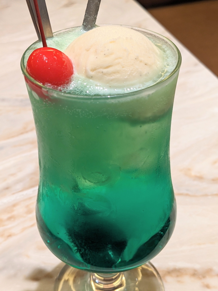 <ボングー>クリームソーダ 新宿駅周辺のカレー--ボングー NEWoMan新宿店