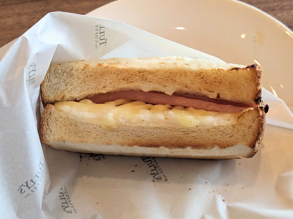 <タリーズコーヒー>クロックムッシュのホットサンド 立川駅周辺のカフェ--タリーズコーヒー グランデュオ立川店