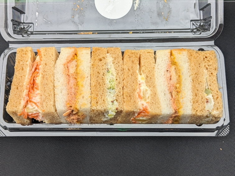 <タリーズコーヒー>3種のデリ風サラダサンド 立川駅周辺のカフェ--タリーズコーヒー グランデュオ立川店