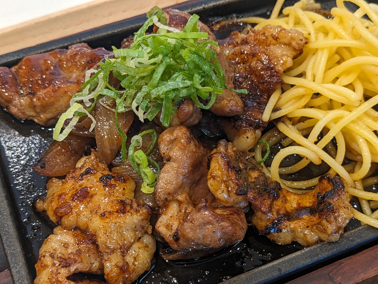 <牛角焼肉食堂>ホルモン・ハラミ焼き定食 苫小牧駅周辺の焼肉定食--牛角焼肉食堂 イオンモール苫小牧店