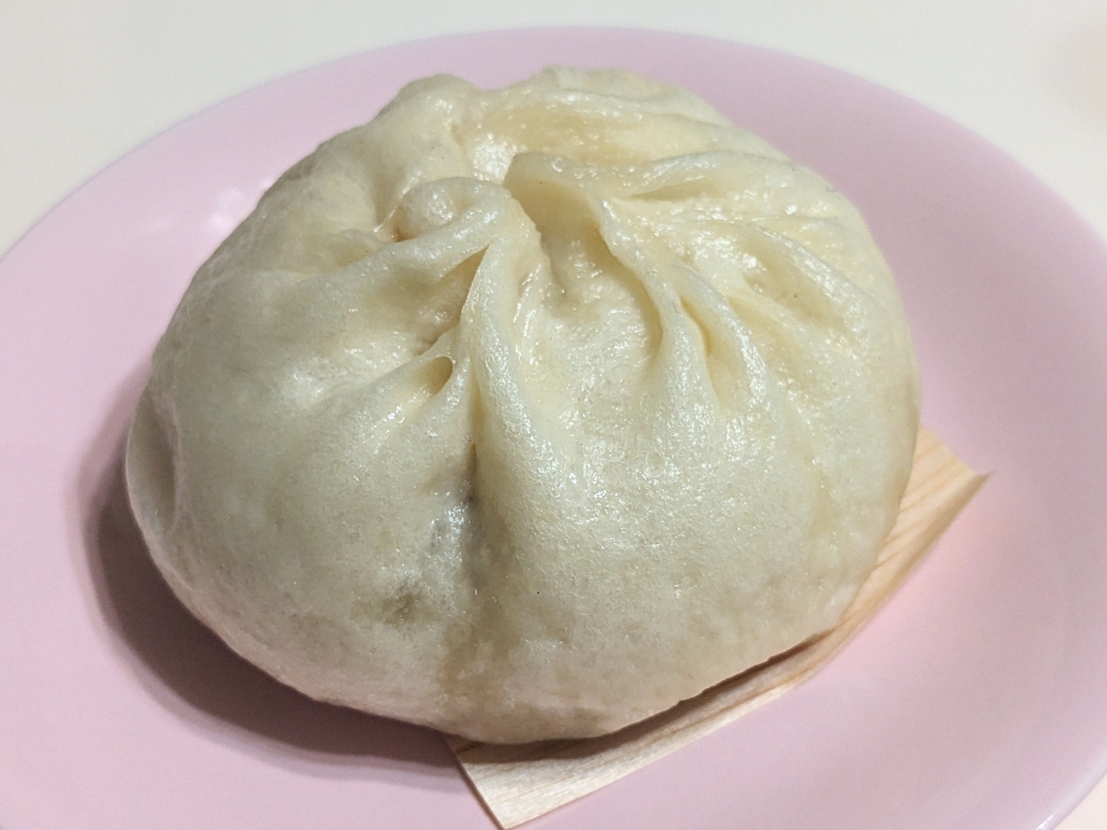 <551蓬莱>豚まん 尼崎駅周辺の豚まん--551蓬莱 あまがさき阪神店