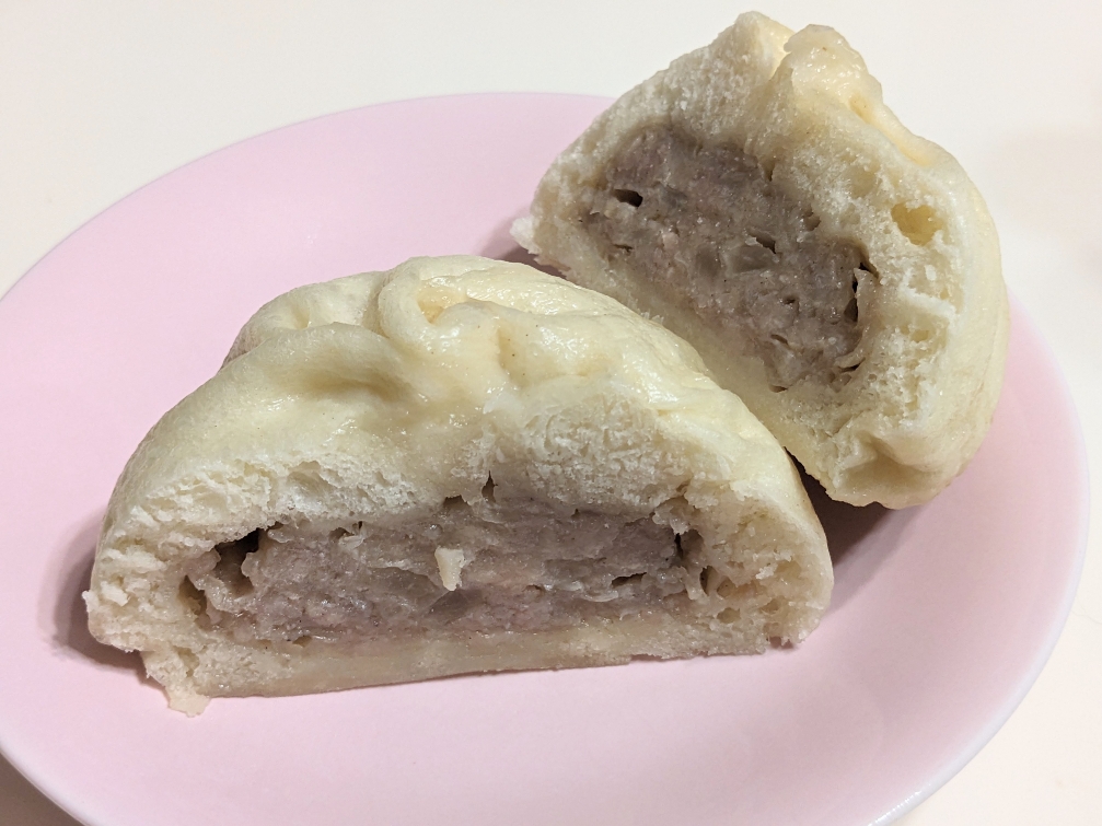 <551蓬莱>豚まん 尼崎駅周辺の豚まん--551蓬莱 あまがさき阪神店