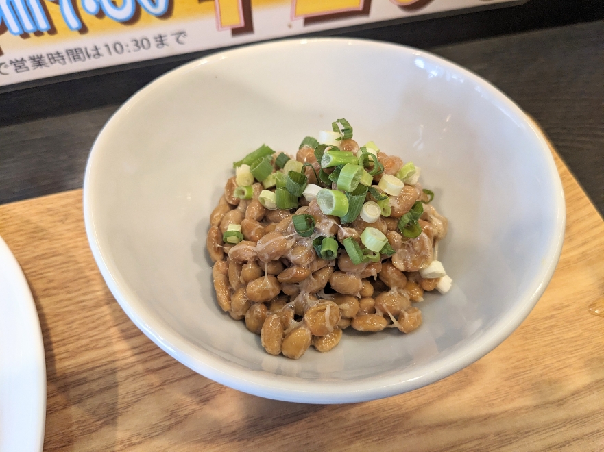 <なかよし食堂>目玉焼き・納豆定食 新杉田駅周辺の定食--なかよし食堂