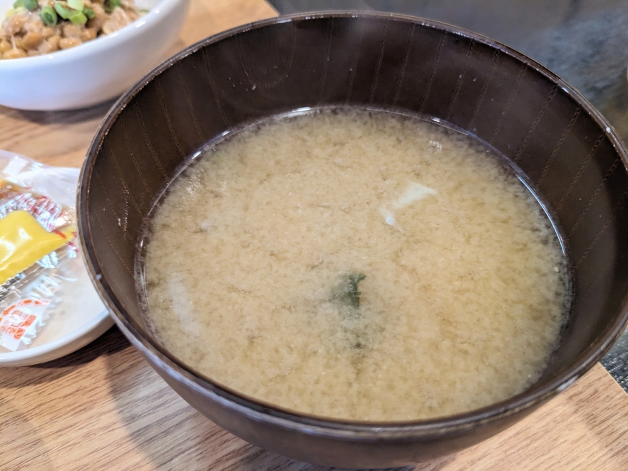 <なかよし食堂>目玉焼き・納豆定食 新杉田駅周辺の定食--なかよし食堂