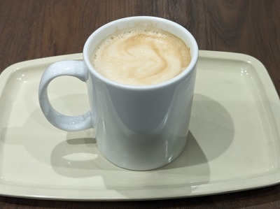 <カフェ・ベローチェ>カフェラテ 日本大通り駅周辺のカフェ--カフェ・ベローチェ 神奈川県庁前店