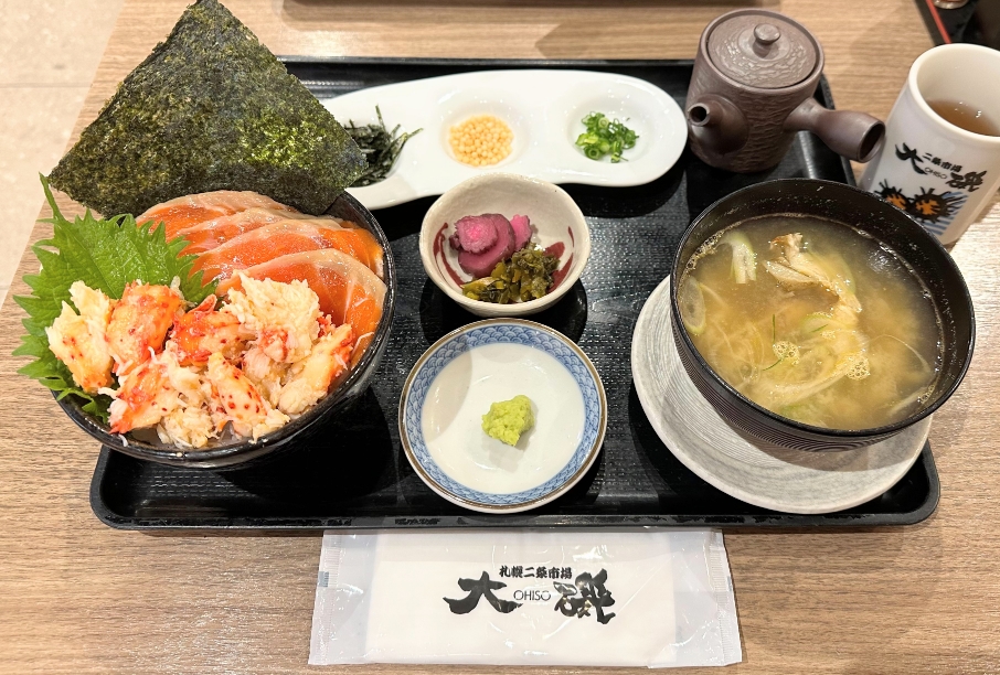 <大磯>かに・サーモン丼 大通駅周辺の海鮮--大磯 本店