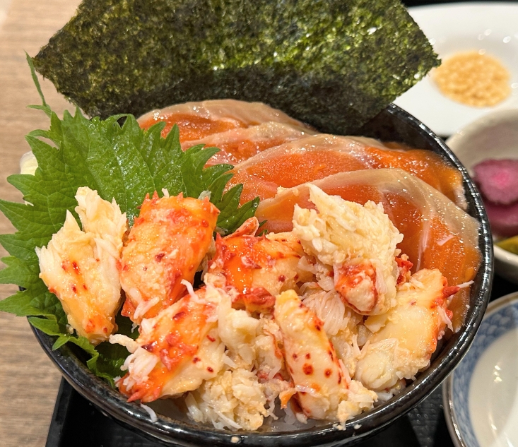 <大磯>かに・サーモン丼 大通駅周辺の海鮮--大磯 本店