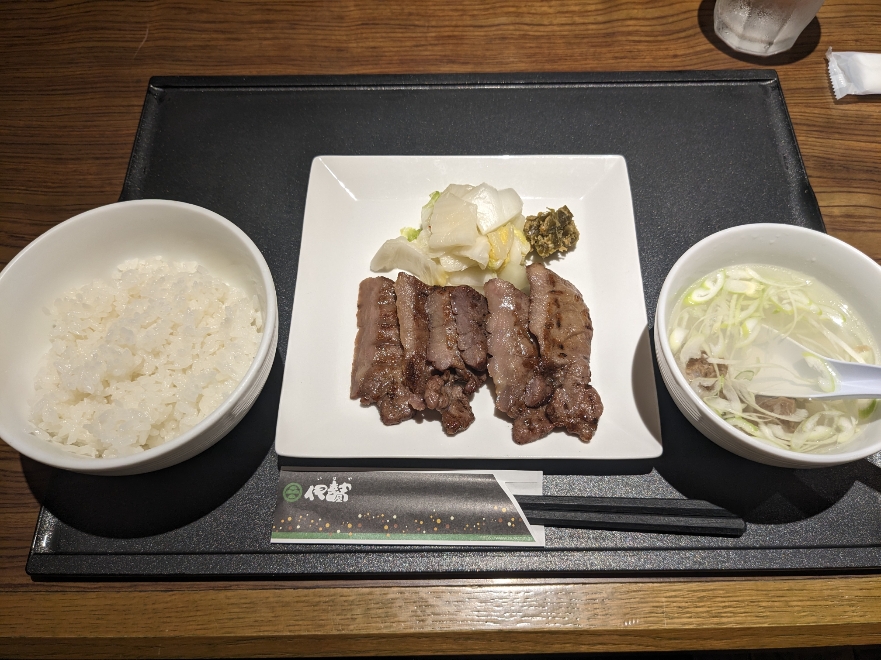 <伊勢屋>牛たん膳 仙台駅周辺の牛タン--伊勢屋 牛たん通り店
