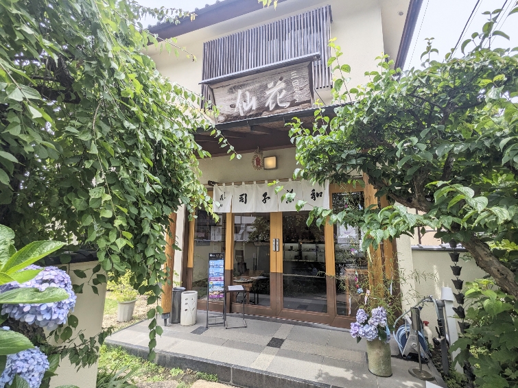 <三日月堂 花仙>お店外観 北鎌倉駅周辺の和菓子--三日月堂 花仙