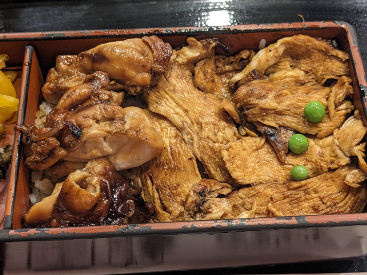 <登利平>鳥めし 松重 高崎駅周辺の鳥めし--登利平 高崎モントレー店