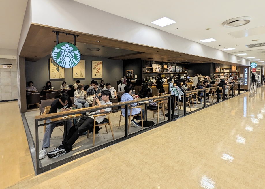 <スターバックスコーヒー>京急百貨店6階店 上大岡駅周辺のカフェ--スターバックスコーヒー ウィング上大岡店