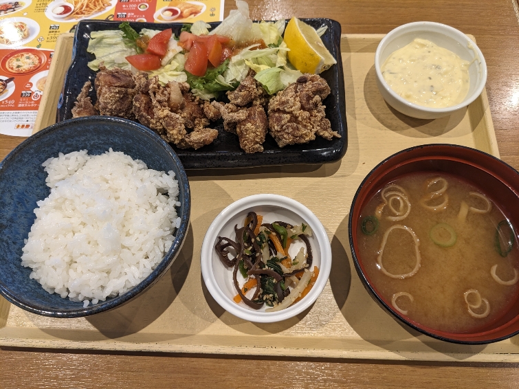 <ココス>本気の唐揚げ膳 国見駅周辺のファミレス--ココス 南吉成店