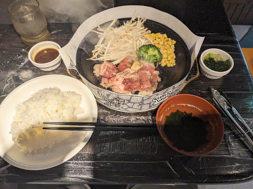 <ペッパーランチPLUS>カルビ焼肉ランチセット 曳舟駅周辺の鉄板焼き--ペッパーランチPLUS イトーヨーカドー曳舟店