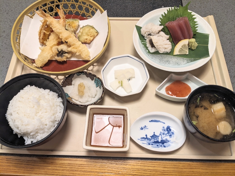 <かごの屋>お造り2種と天ぷら盛合せ定食 住吉駅周辺の和食--かごの屋 神戸住吉店